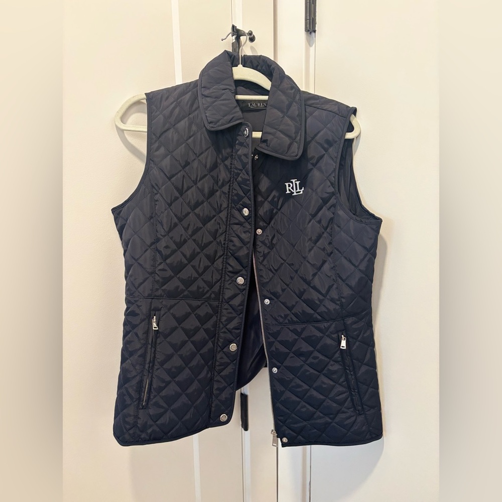 Lauren Ralph Lauren Women's Dark Navy Sleeveless Logo Quilted Vest.